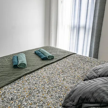 Abracadabra Flat France Suisse סאן לואיס